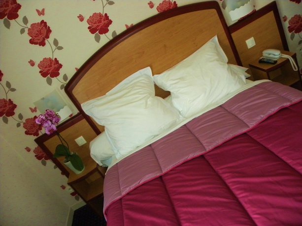 Imagen de la habitación del Hotel Ursula. Foto 6