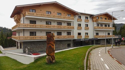 Imagen general del Hotel Ursuletul Predeal. Foto 6