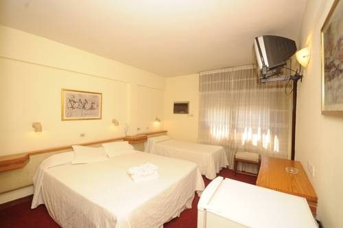 Imagen general del Hotel Uruguay, VILLA CARLOS PAZ. Foto 4