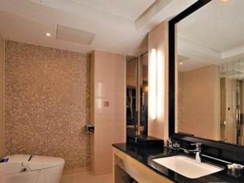 Imagen general del Hotel Urumqi Bayinhe. Foto 12