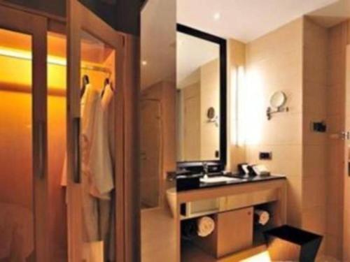 Imagen general del Hotel Urumqi Bayinhe. Foto 14