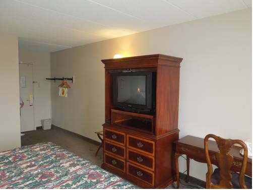 Imagen de la habitación del Hotel Usa Inn And Suites. Foto 2