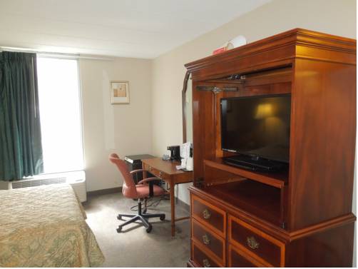 Imagen de la habitación del Hotel Usa Inn And Suites. Foto 8