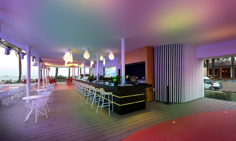 Imagen de la piscina del Hotel Ushuaia Ibiza Beach - Adults Only - Entrance To Ushuaia Club Included. Foto 11