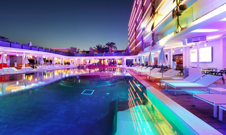 Imagen de la piscina del Hotel Ushuaia Ibiza Beach - Adults Only - Entrance To Ushuaia Club Included. Foto 12