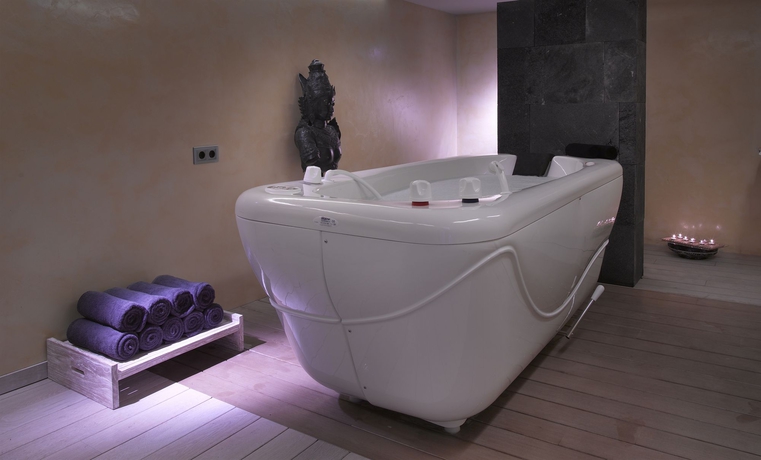 Imagen de la piscina del Hotel Ushuaia Ibiza Beach - Adults Only - Entrance To Ushuaia Club Included. Foto 16