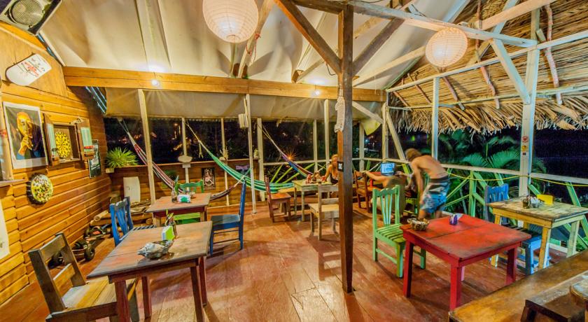 Imagen del bar/restaurante del Hotel Ushuaia, Isla Bastimentos. Foto 2