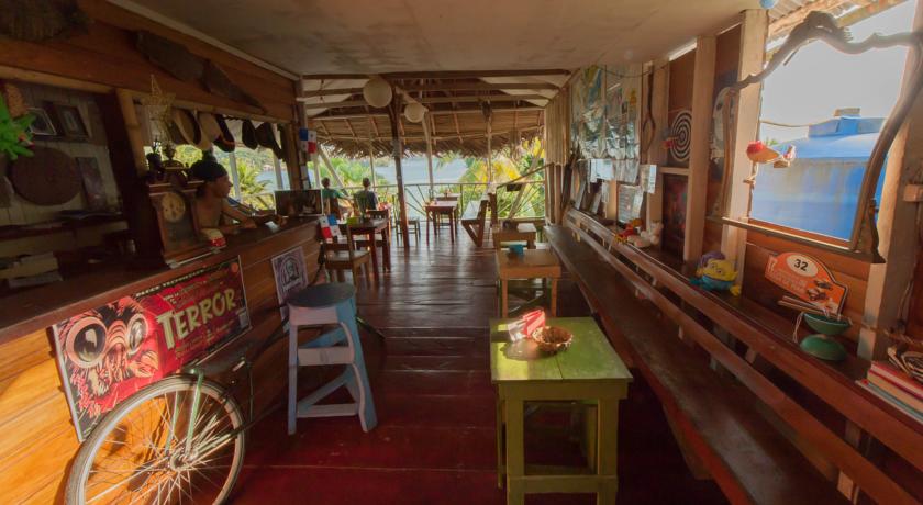 Imagen del bar/restaurante del Hotel Ushuaia, Isla Bastimentos. Foto 3