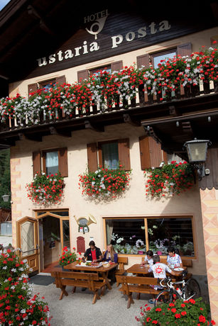 Imagen del bar/restaurante del Hotel Ustaria Posta. Foto 4