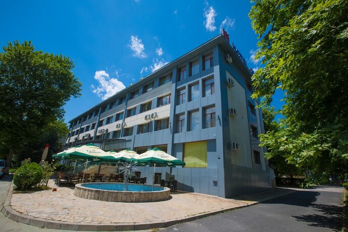 Imagen general del Hotel Ustra. Foto 2