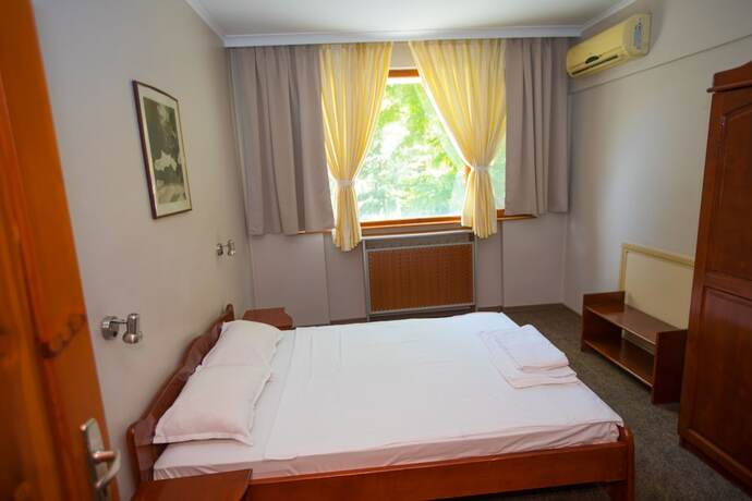 Imagen general del Hotel Ustra. Foto 8