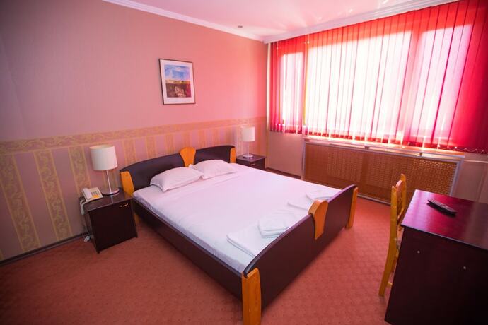 Imagen general del Hotel Ustra. Foto 13