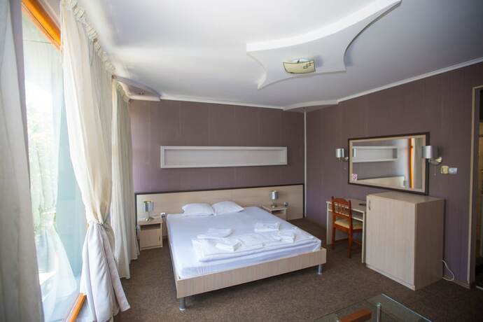 Imagen de la habitación del Hotel Ustra. Foto 34