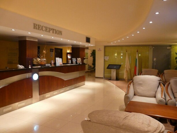 Imagen de los interiores del Hotel Ustra. Foto 37