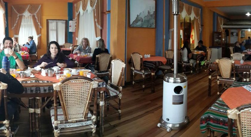 Imagen del bar/restaurante del Hotel Utama. Foto 2