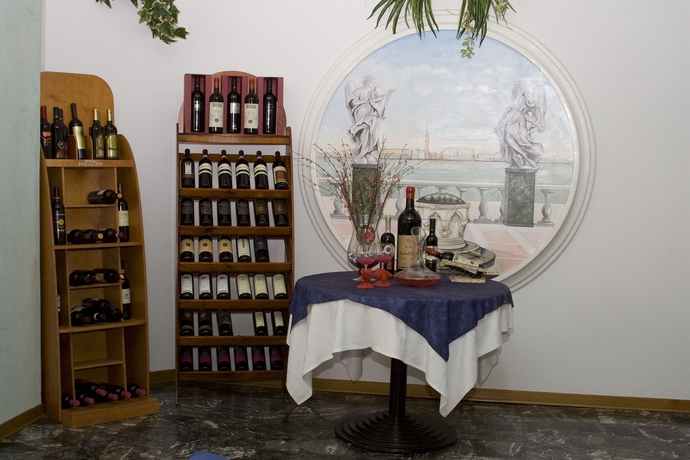 Imagen del bar/restaurante del Hotel Ute. Foto 5