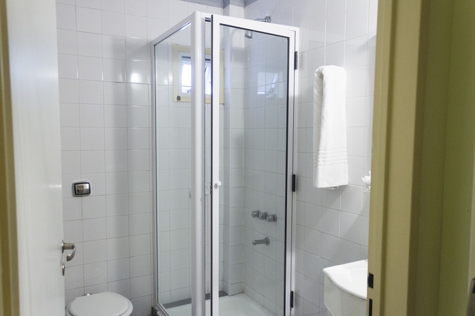 Imagen de la habitación del Hotel Uthgra De Las Luces. Foto 9