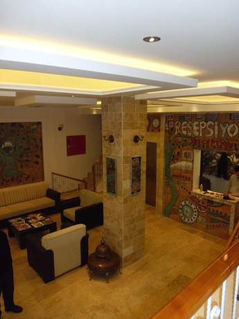 Imagen de los interiores del Hotel Utkubey. Foto 17