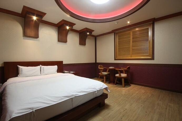 Imagen de la habitación del Hotel Utopia Motel. Foto 17