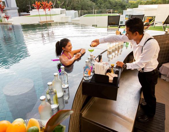 Imagen del bar/restaurante del Hotel Utopia Naiharn. Foto 5