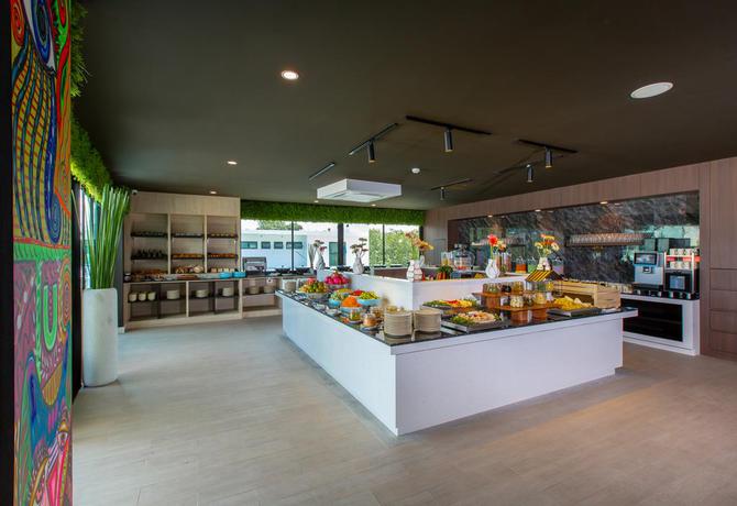 Imagen del bar/restaurante del Hotel Utopia Naiharn. Foto 8