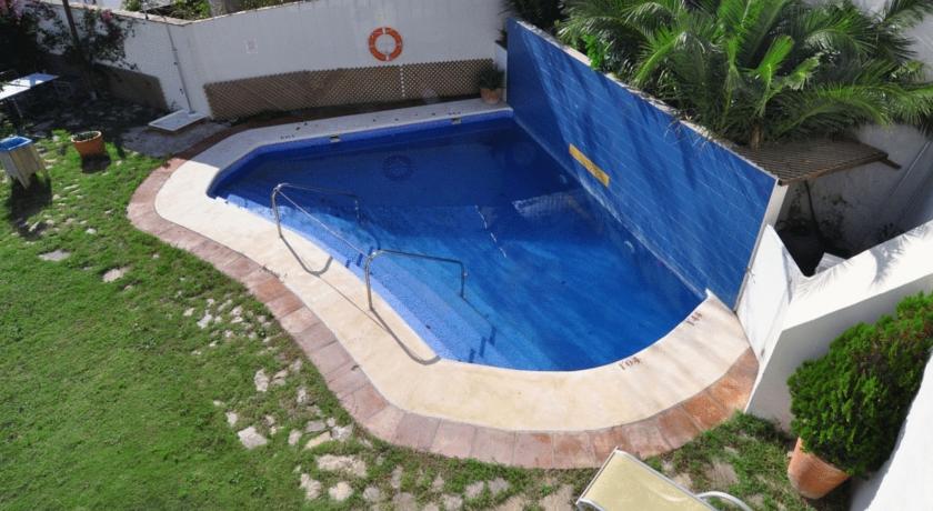 Imagen de la piscina del Hotel Utopía, Benalup - Casas Viejas. Foto 15