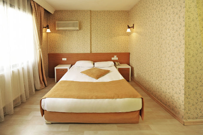 Imagen de los interiores del Hotel &Uuml;st&uuml;n Otel Alsancak. Foto 14