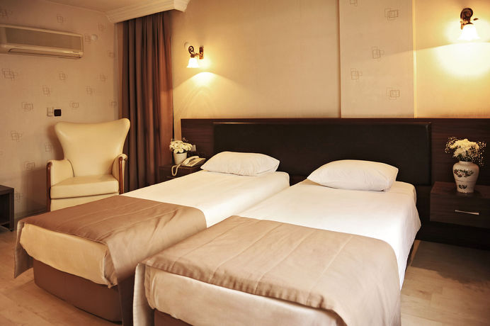Imagen de la habitación del Hotel &Uuml;st&uuml;n Otel Alsancak. Foto 5