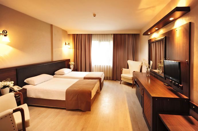 Imagen de los interiores del Hotel &Uuml;st&uuml;n Otel Alsancak. Foto 16