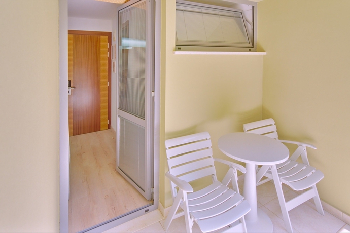 Imagen de los exteriores del Hotel Uvala. Foto 9