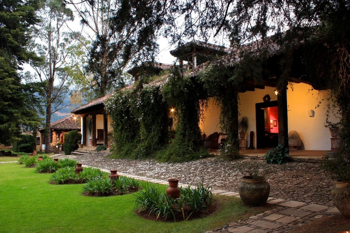 Imagen de los exteriores del Hotel Uvence Arte +. Foto 9