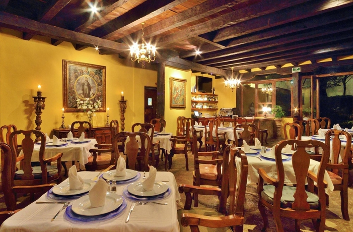 Imagen del bar/restaurante del Hotel Uvence Arte +. Foto 1