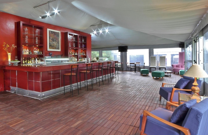 Imagen del bar/restaurante del Hotel Uvence Arte +. Foto 2