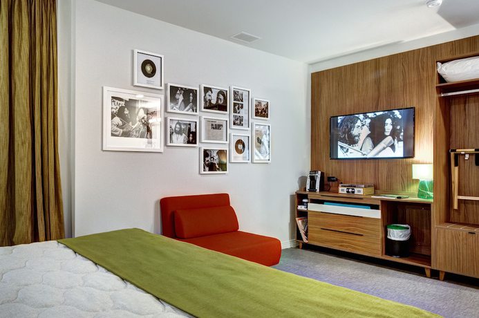Imagen de la habitación del Hotel Uville Montreal. Foto 4