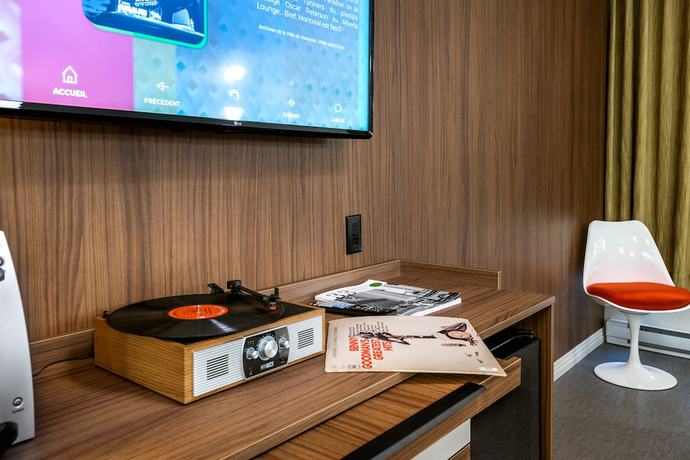 Imagen de la habitación del Hotel Uville Montreal. Foto 15