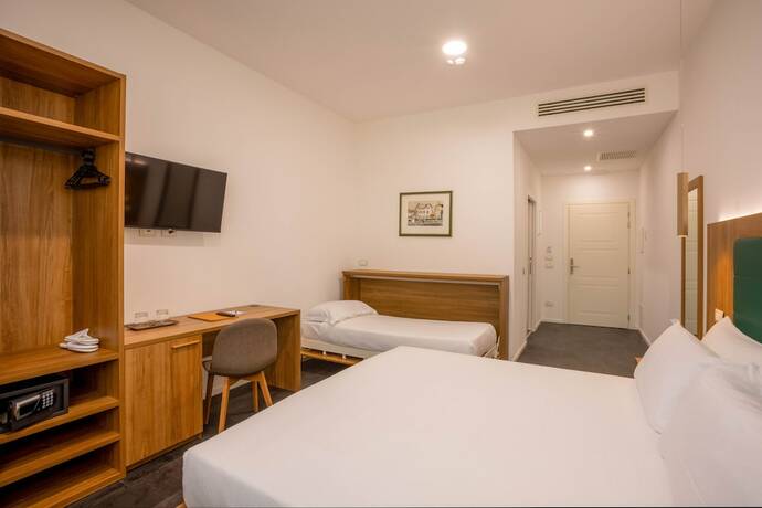 Imagen de la habitación del Hotel V, ANCONA. Foto 16