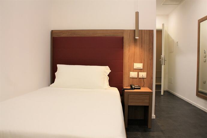 Imagen de la habitación del Hotel V, ANCONA. Foto 17