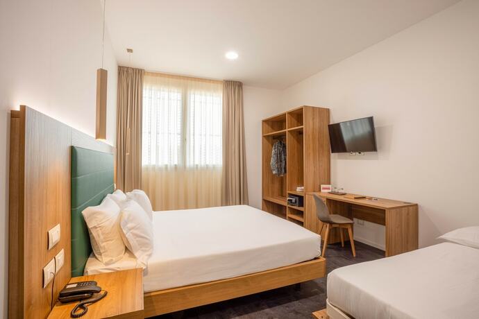 Imagen de la habitación del Hotel V, ANCONA. Foto 20