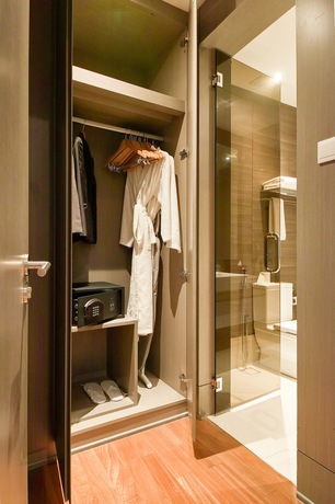 Imagen de los interiores del Hotel V E and Residence. Foto 17