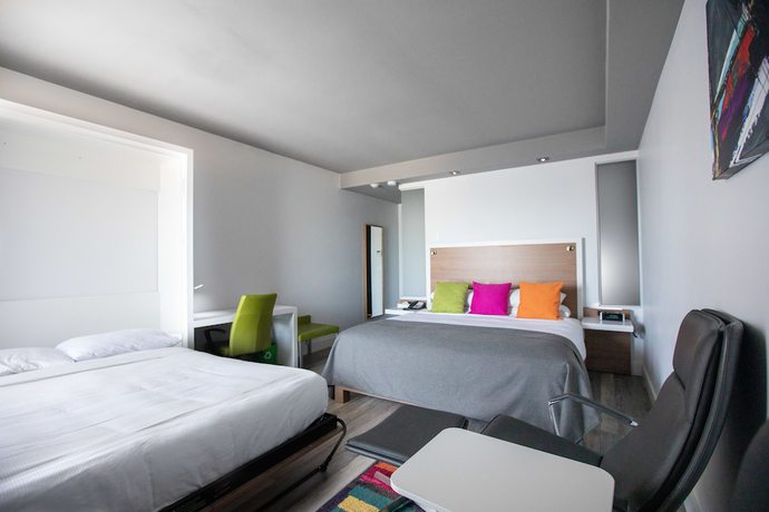 Imagen de la habitación del Hotel V. Foto 9