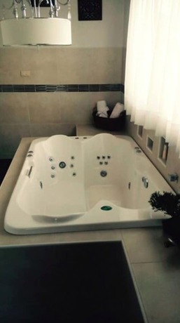 Imagen de la habitación del Hotel V. Foto 3