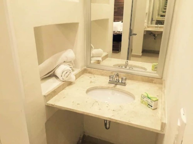 Imagen de la habitación del Hotel V. Foto 9