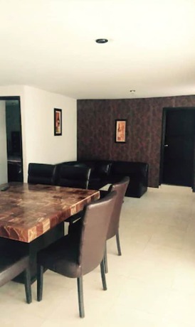 Imagen de la habitación del Hotel V. Foto 13