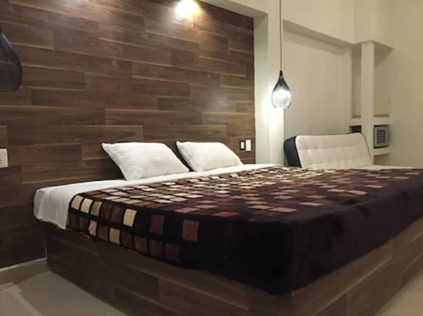 Imagen de la habitación del Hotel V. Foto 15