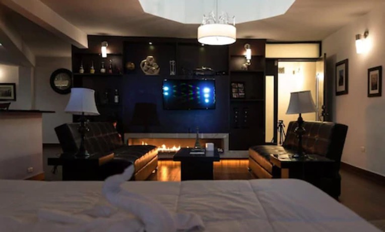 Imagen de la habitación del Hotel V. Foto 16