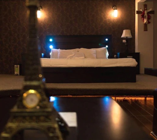 Imagen de la habitación del Hotel V. Foto 17