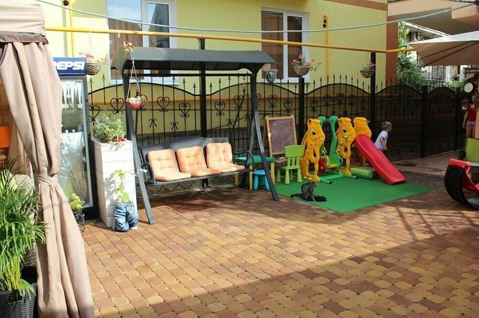 Imagen general del Hotel V Gostyah U Julii Guest House. Foto 3