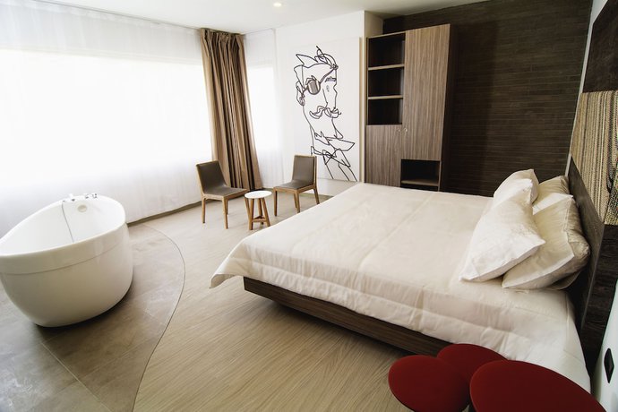 Imagen de la habitación del Hotel V Grand Hotel, a member of Radisson Individuals. Foto 12