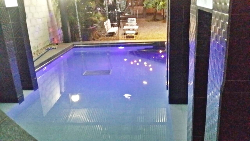 Imagen de la piscina del Hotel V House. Foto 16