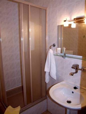 Imagen de la habitación del Hotel V Nebi. Foto 3